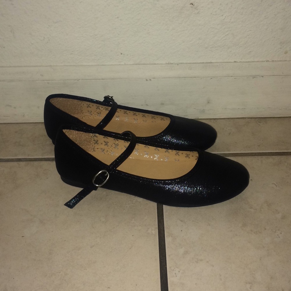 Link Talia 25K Black Flats w/ Adjustable Straps